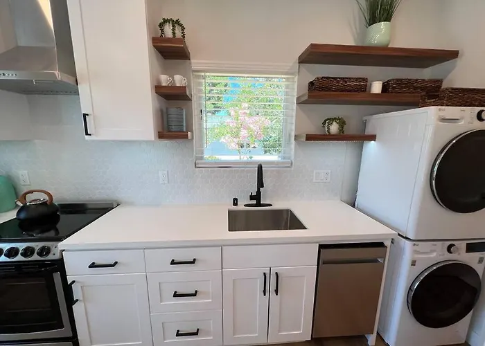 Sunny Guesthouse Near Stanford W/Private Patio