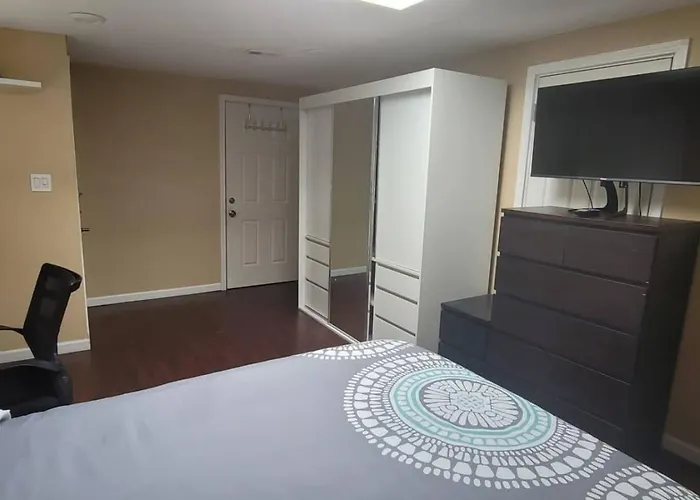 Narvaez Bright & Spacious - Private Room, Bathroom, Entrance Near Light Rail