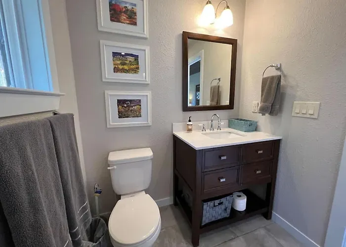 The Midtown Cottage- W/ Private Entrance And Views